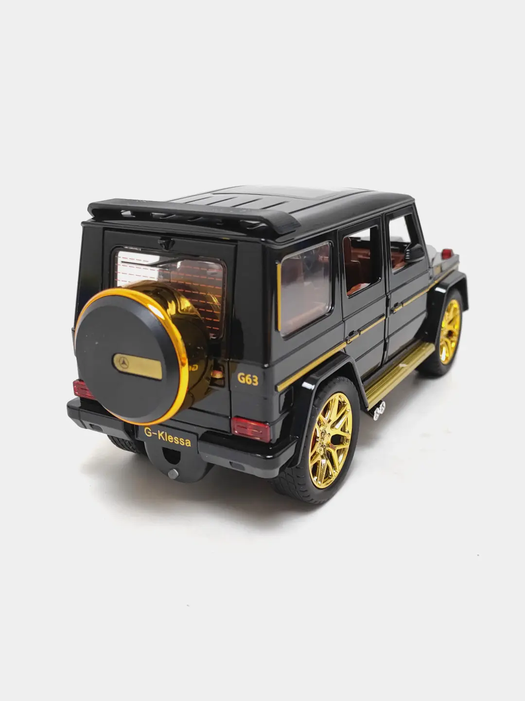 Kolleksiya Mercedes-Benz Gelandewagen G63 qora oltin 25 sm. — 2-rasm