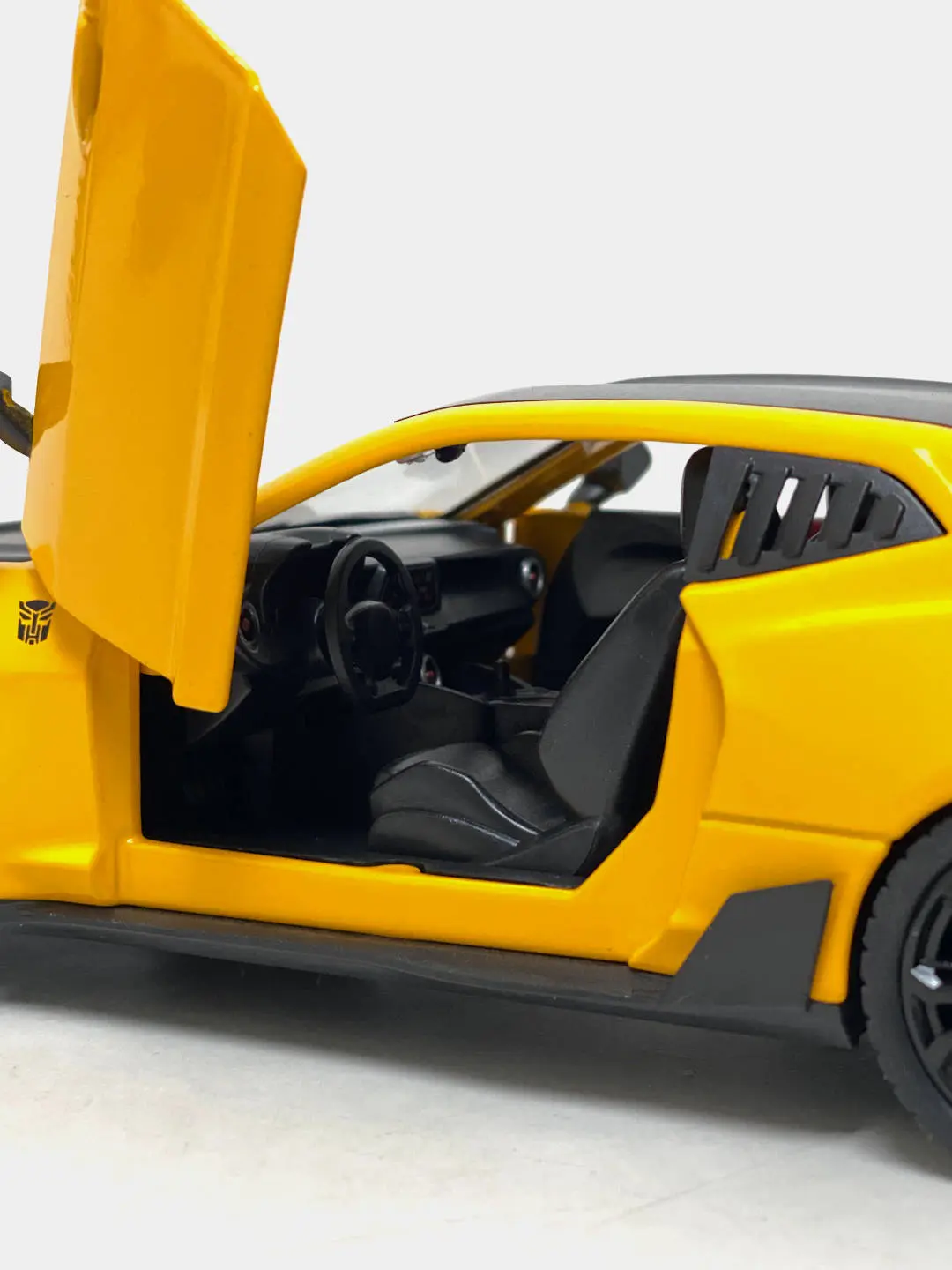 Chevrolet Camaro ZL1 1LE 1:24 sariq metall model mashina. — 3-rasm