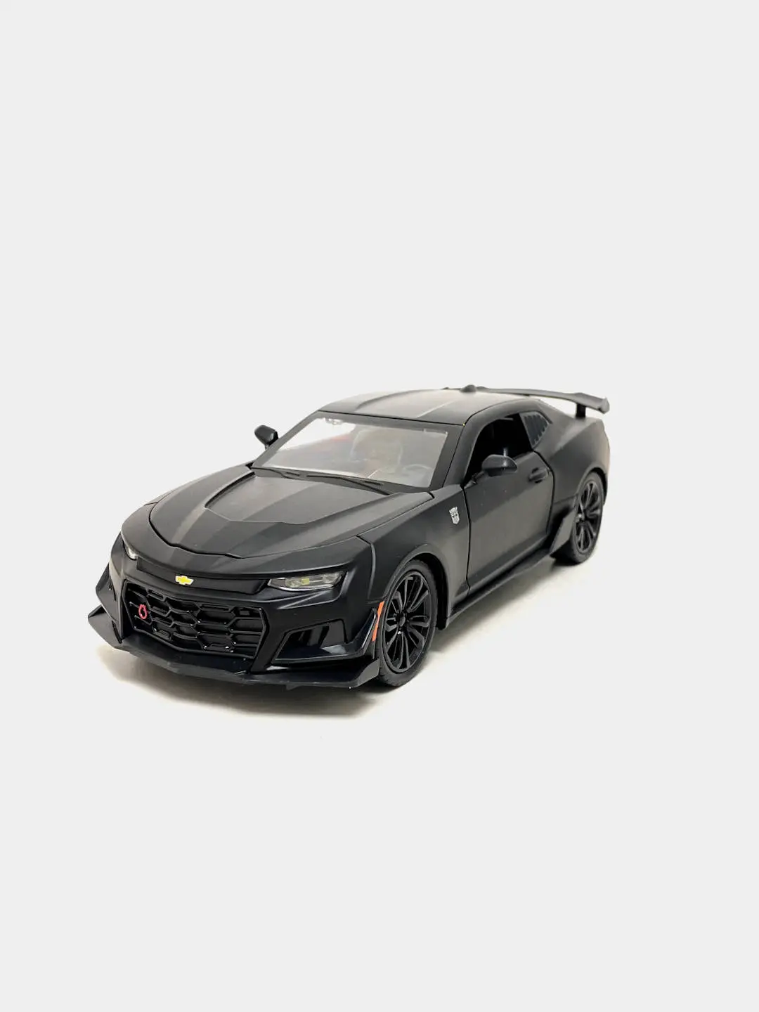 Chevrolet Camaro ZL1 1LE 1:24 sariq metall model mashina. — 4-rasm