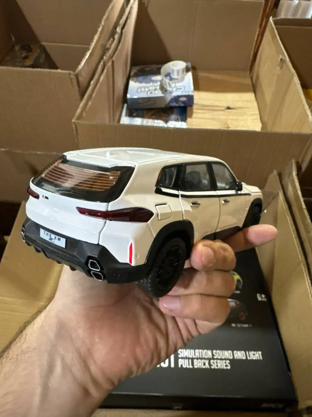 Metall BMW XM modeli 1:24 ko'lami ko'k bolalar avtomobili. — 2-rasm