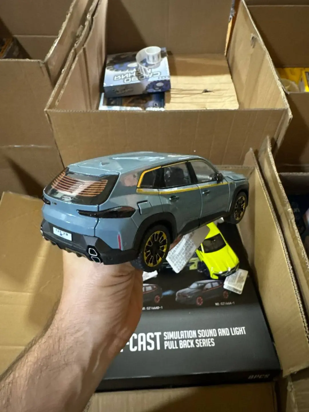 Metall BMW XM modeli 1:24 ko'lami ko'k bolalar avtomobili. — 8-rasm