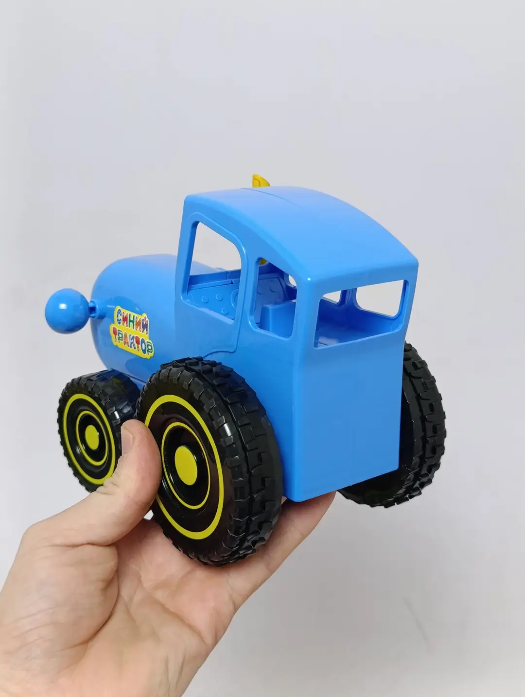 Moviy traktor radioboshqaruvli, rul-pultli interaktiv o'yinchoq, 3 yoshdan oshgan bolalar uchun — 6-rasm