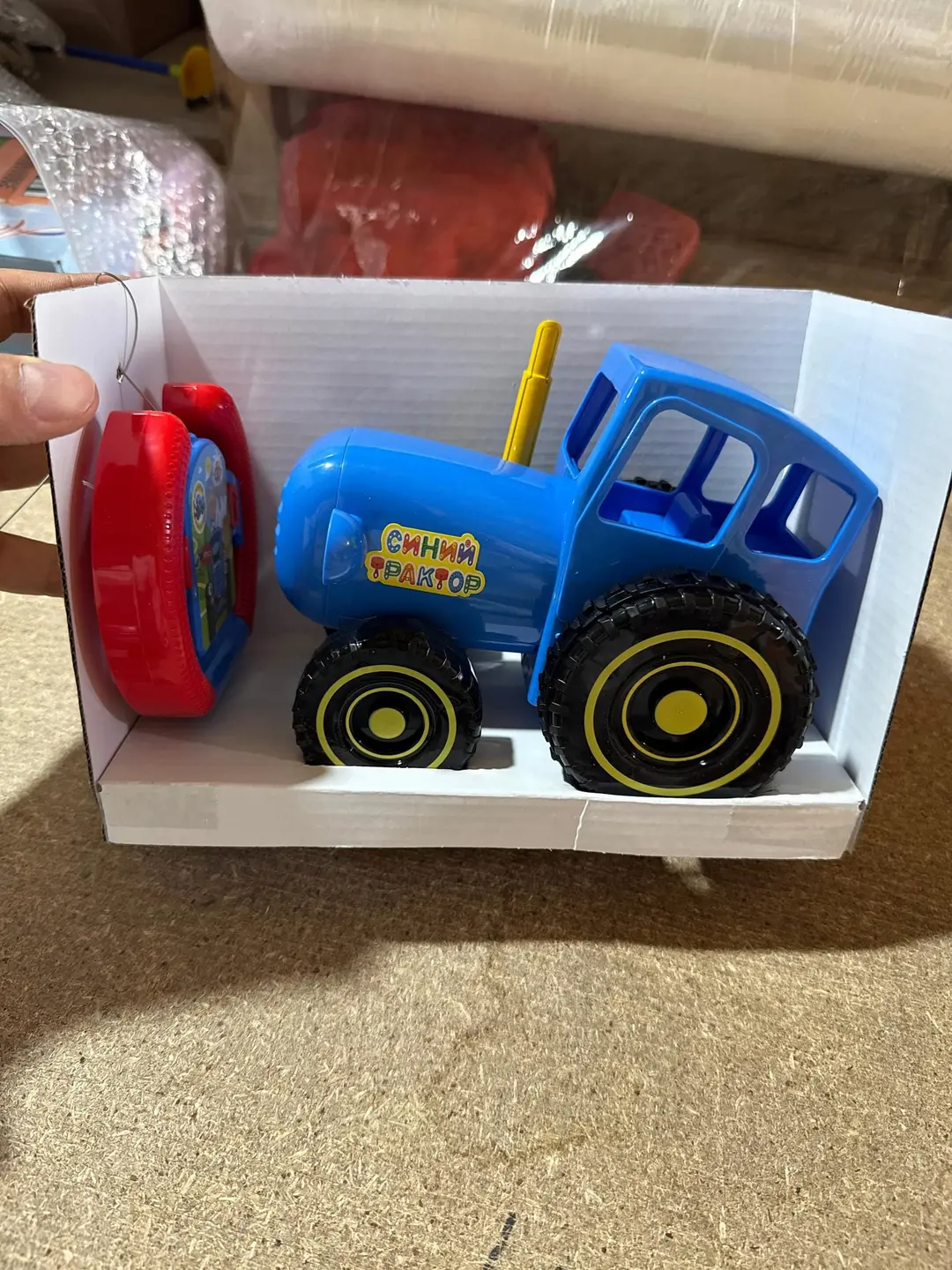 Moviy traktor NF2024-3 radio boshqaruvli, Mustahkam plastmassa, 3 yoshdan boshlab bolalar uchun, Motorikani rivojlantiradi