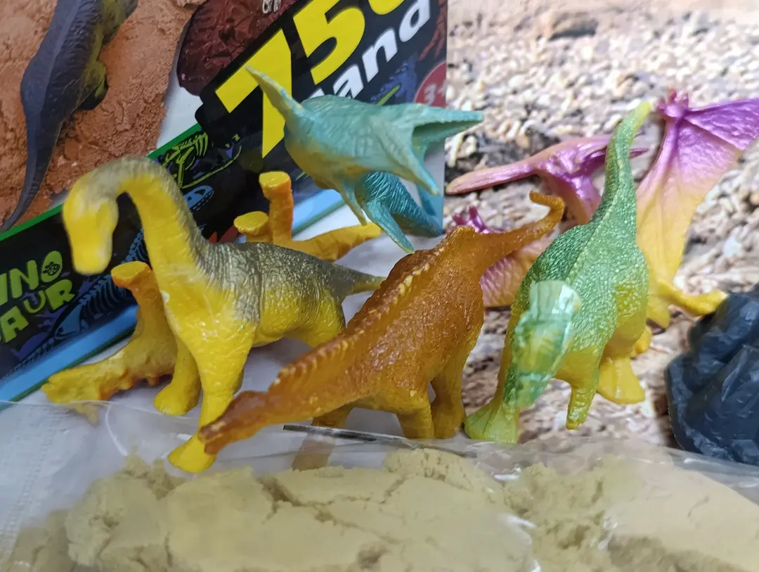 Quvnoq dinozavrlar to' plami, 750g haykalcha qum, 3 yoshdan katta bolalar uchun sensorli o' yinchoqlar — 6-rasm