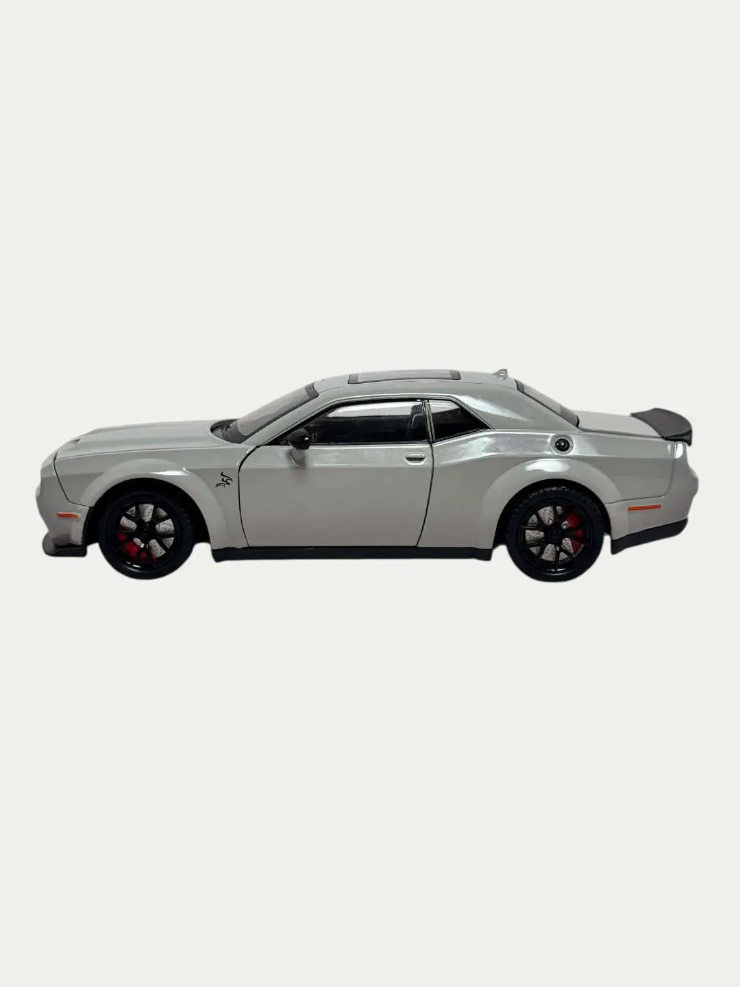 Metall o'yinchoq mashina Dodge Challenger 1:24, kolleksion model, bolalar 3+ — 5-rasm