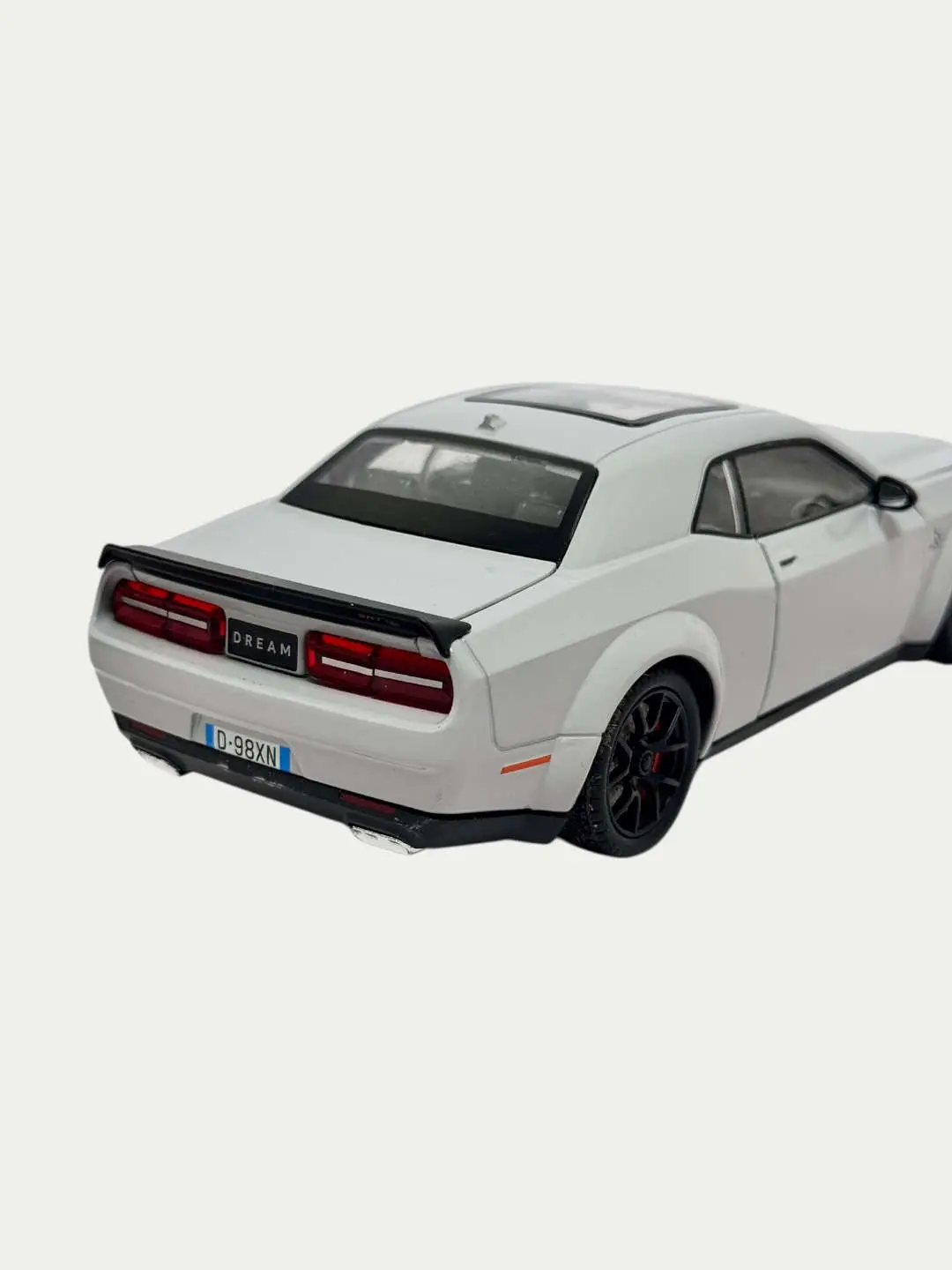 Metall o'yinchoq mashina Dodge Challenger 1:24, kolleksion model, bolalar 3+ — 6-rasm