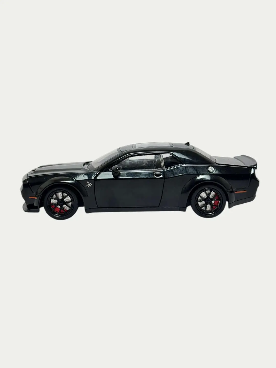 Metall o'yinchoq mashina Dodge Challenger 1:24, kolleksion model, bolalar 3+ — 8-rasm