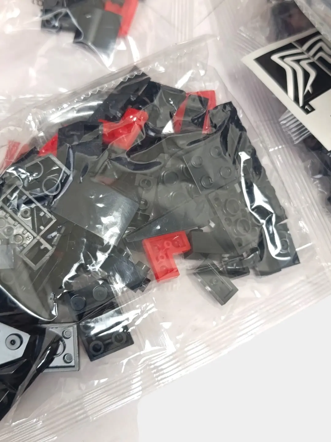 Venom konstruktori CB Toys 566 qism, harakatlanuvchi mex roboti va Karnaj figurasi — 5-rasm