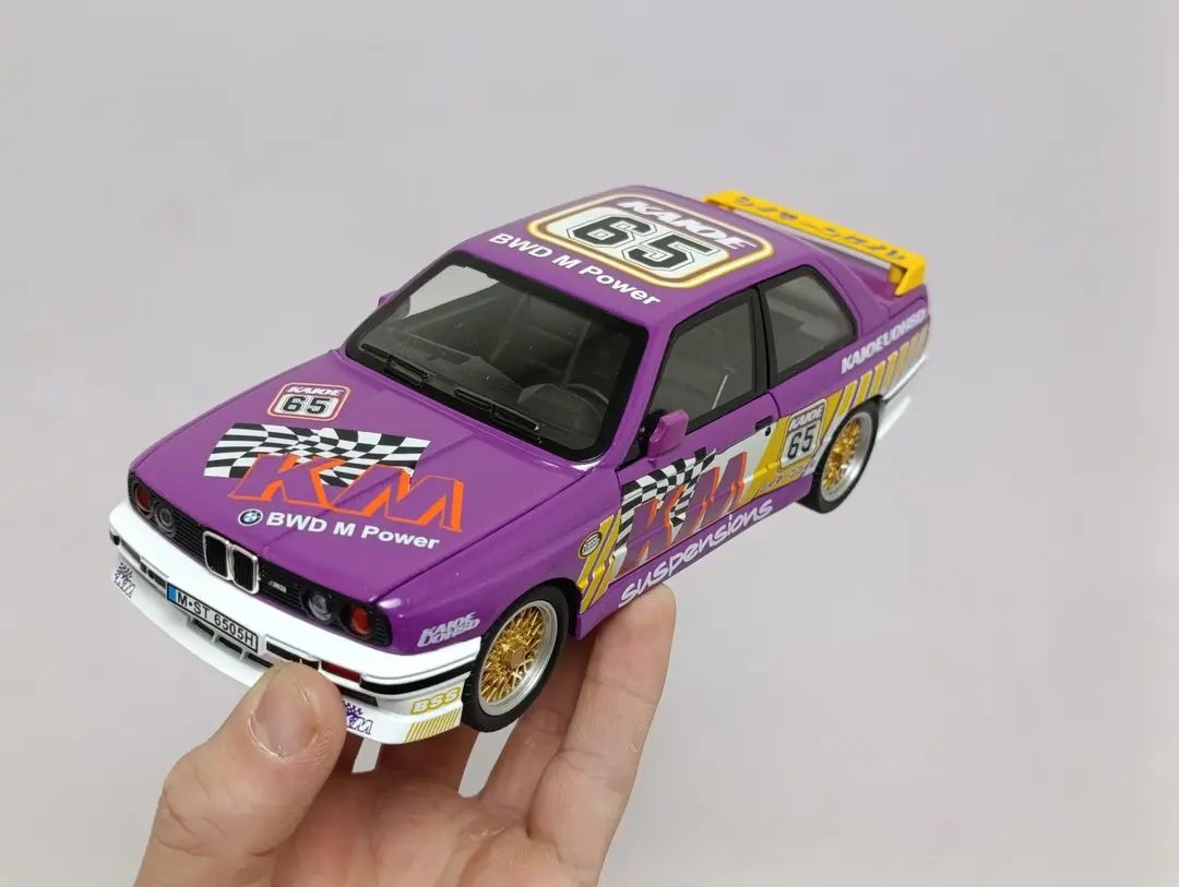 BMW 1:24 model o'yinchoq mashina, chiroqli va ovozli, inertsion — 2-rasm