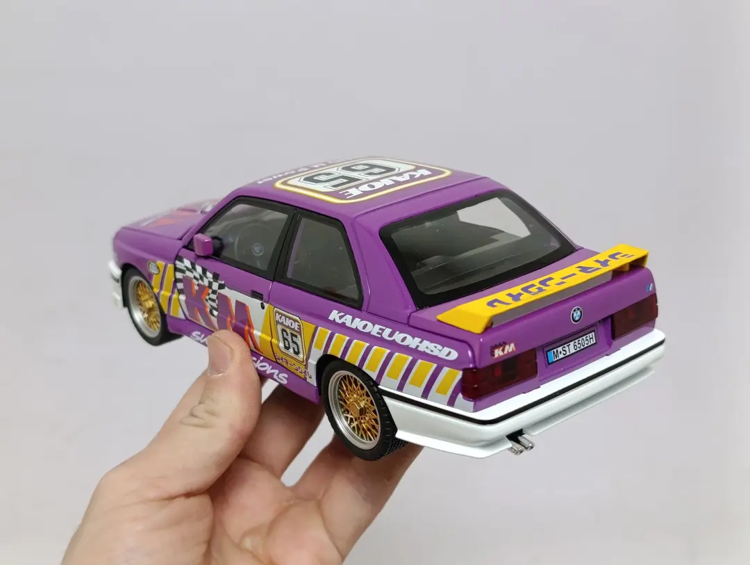BMW 1:24 model o'yinchoq mashina, chiroqli va ovozli, inertsion — 4-rasm