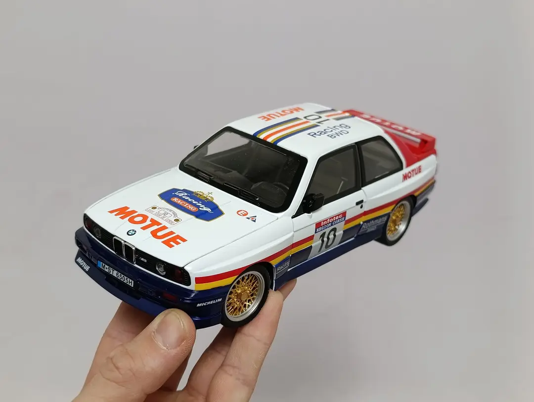 BMW 1:24 model o'yinchoq mashina, chiroqli va ovozli, inertsion — 5-rasm