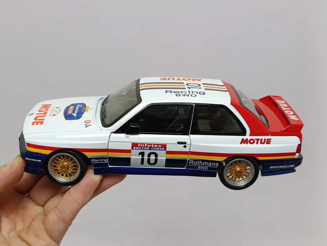 BMW 1:24 model o'yinchoq mashina, chiroqli va ovozli, inertsion — 6-rasm