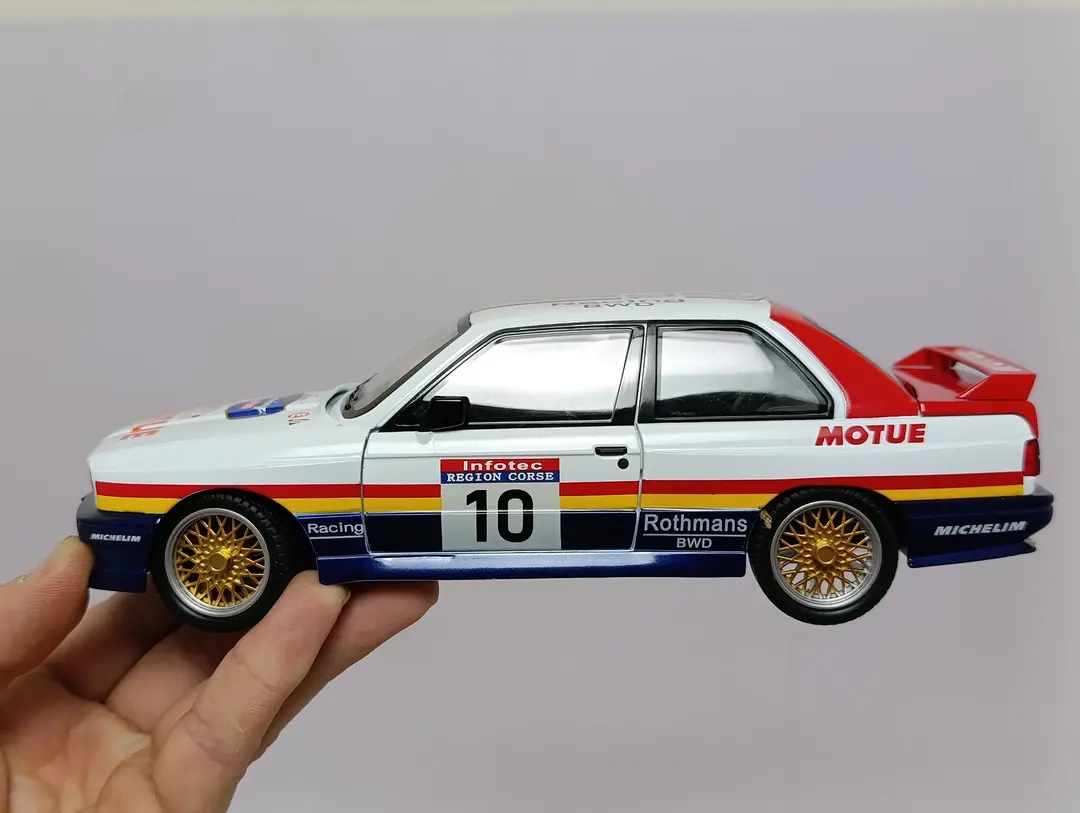 BMW 1:24 model o'yinchoq mashina, chiroqli va ovozli, inertsion — 7-rasm