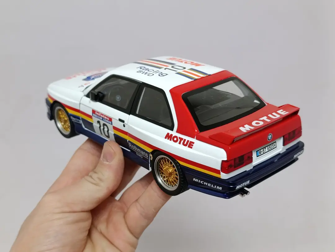 BMW 1:24 model o'yinchoq mashina, chiroqli va ovozli, inertsion — 8-rasm