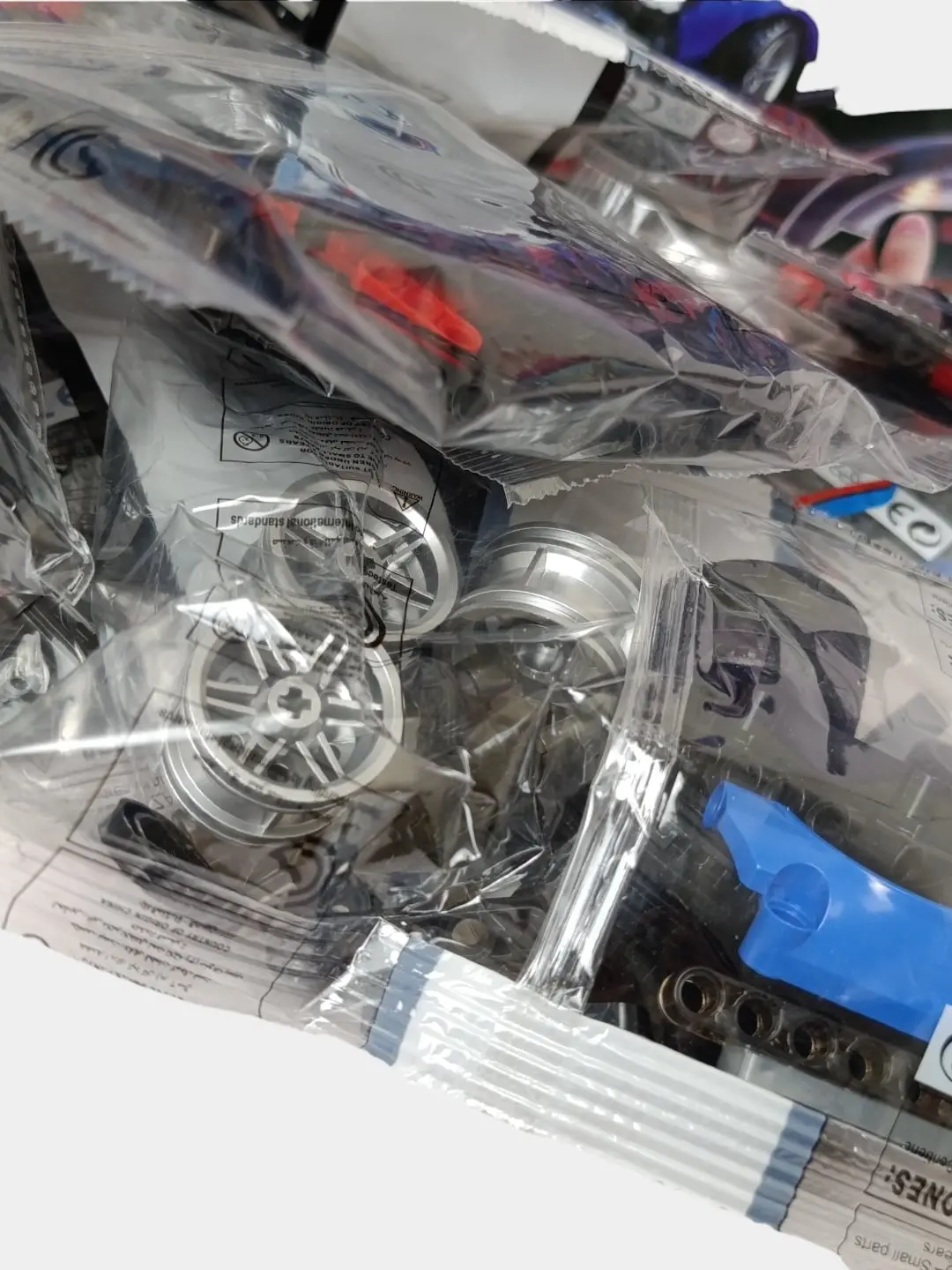 Pultli boshqariladigan Porshe konstruktor mashinasi, 500+ qismli sportkar, o'g'il bolalarga — 6-rasm