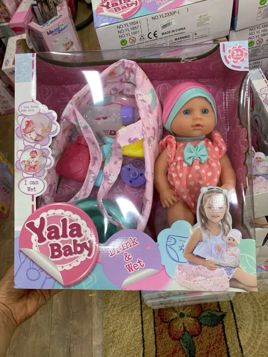 Yala Baby interaktiv qo'g'irchog'i, Aksessuarlar va sumka to'plami, 3 yoshli qizlar uchun, Ichish va peshob qilish funksiyasi