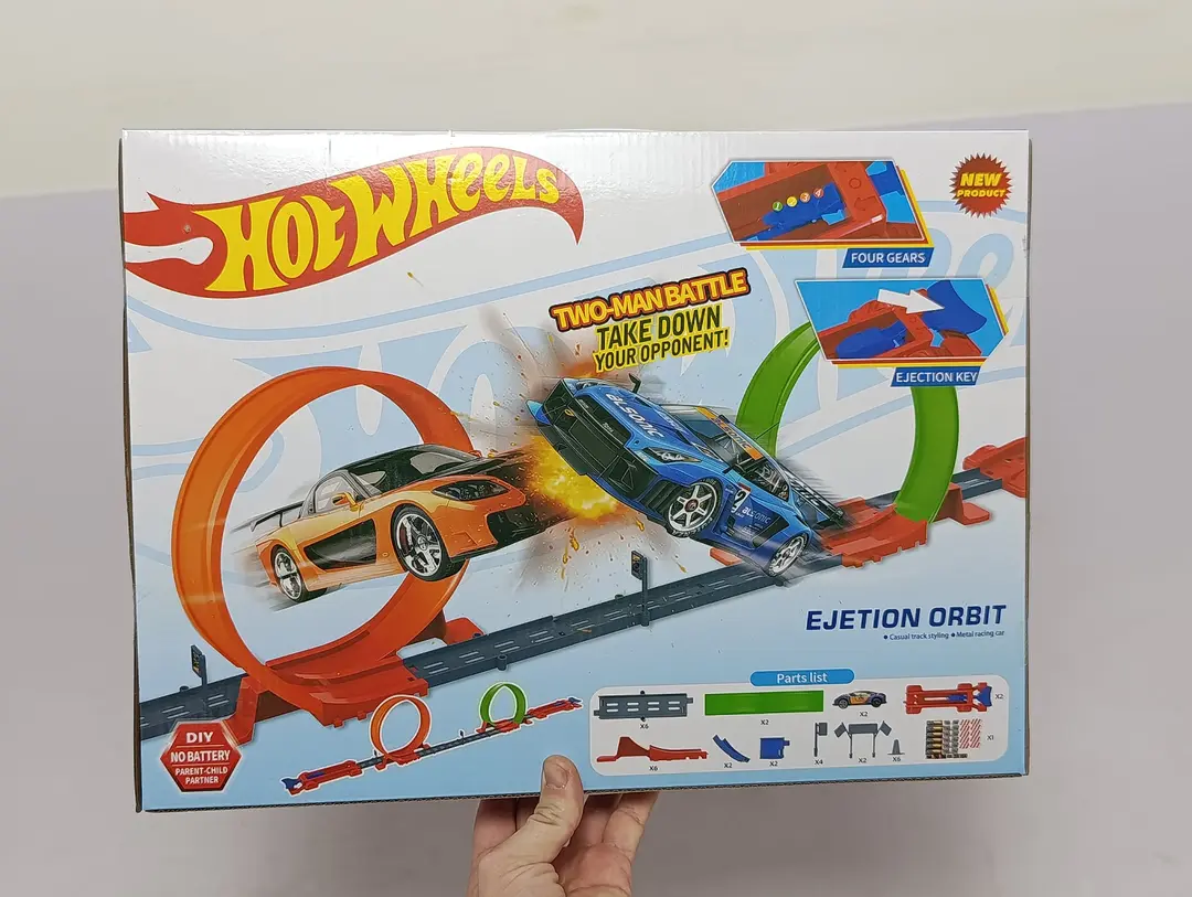 Hotwheels o'yin treki mashina bilan, o'g'il bolalar uchun poyga trassasi — 2-rasm