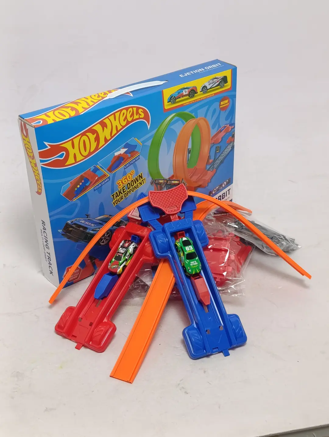 Hotwheels o'yin treki mashina bilan, o'g'il bolalar uchun poyga trassasi — 3-rasm