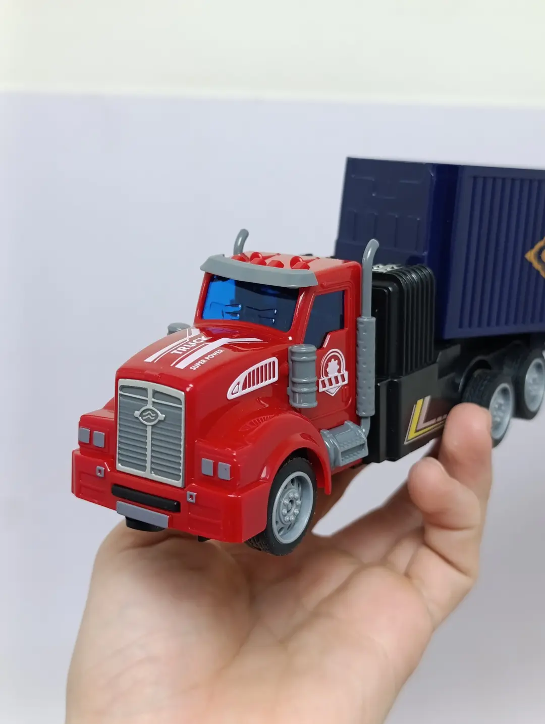 Masofadan boshqariladigan fura Cargo Truck, 1:48, Chiroqlari yonadi — 6-rasm