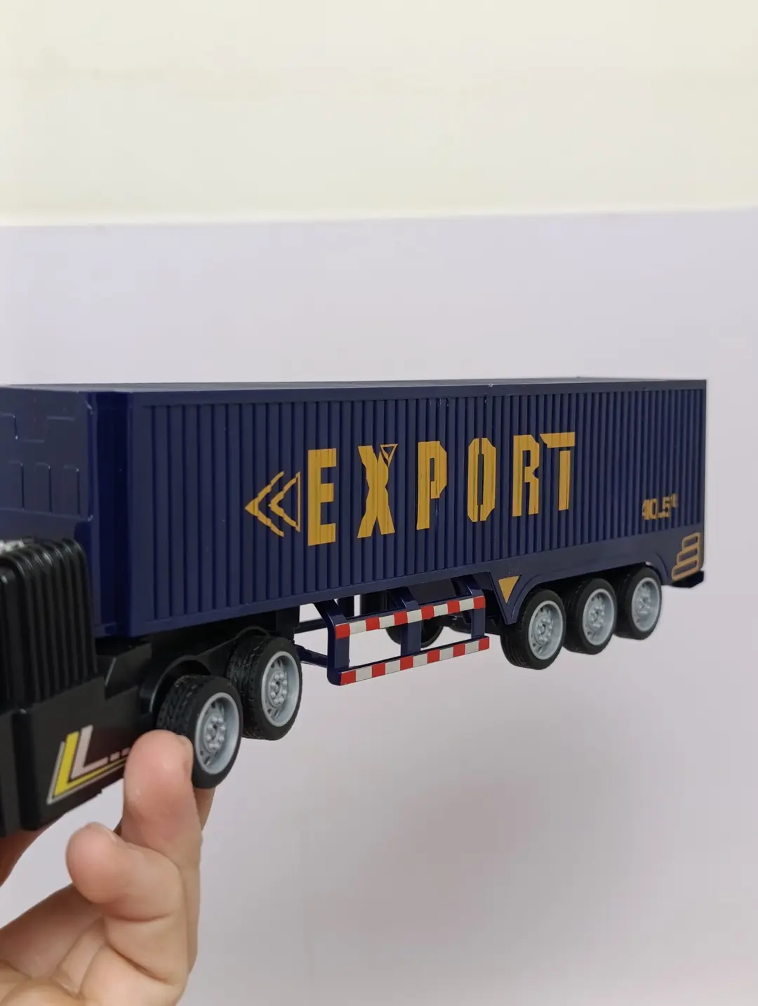 Masofadan boshqariladigan fura Cargo Truck, 1:48, Chiroqlari yonadi — 7-rasm