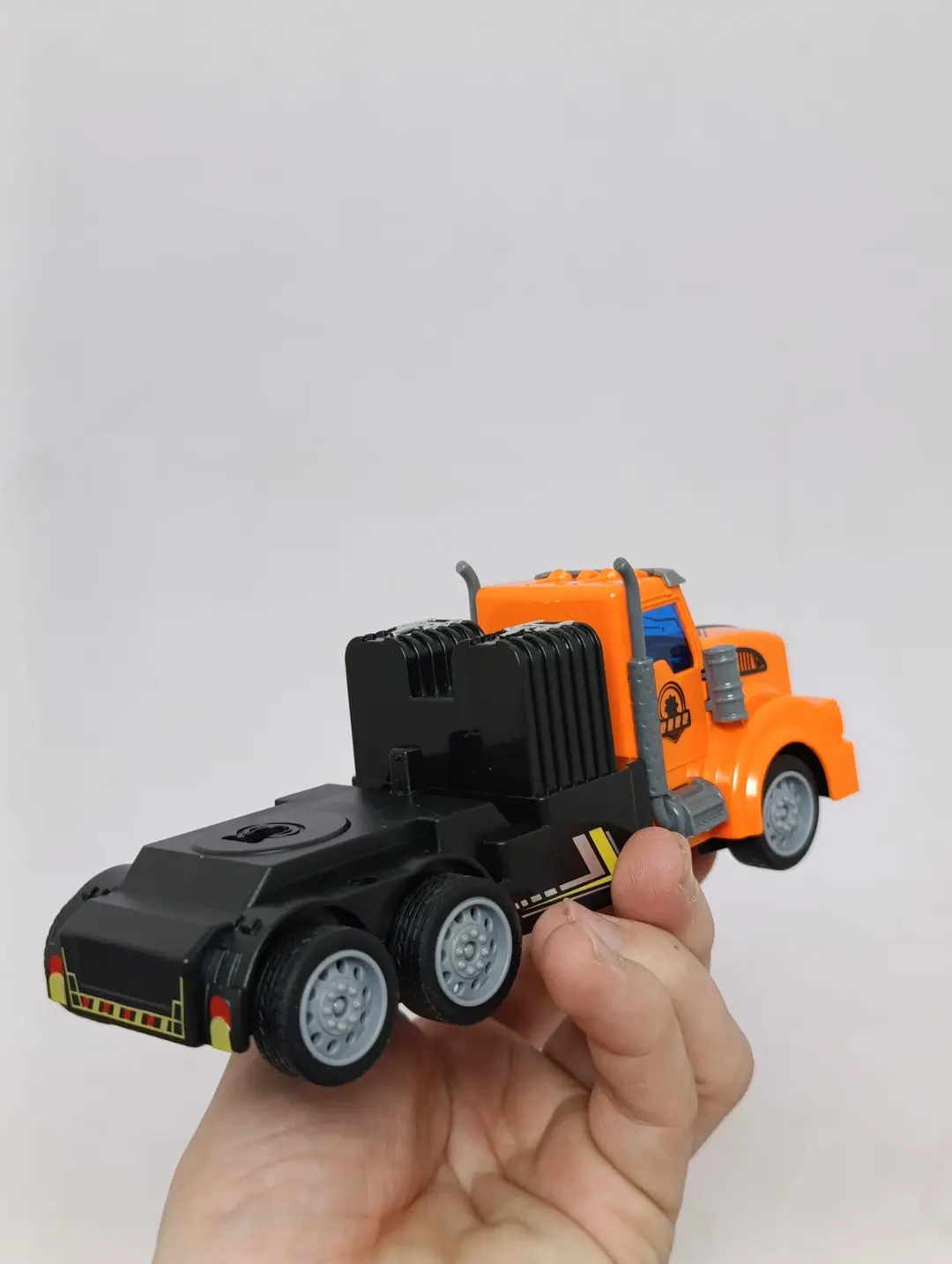 Masofadan boshqariladigan fura Cargo Truck, 1:48, Chiroqlari yonadi — 14-rasm
