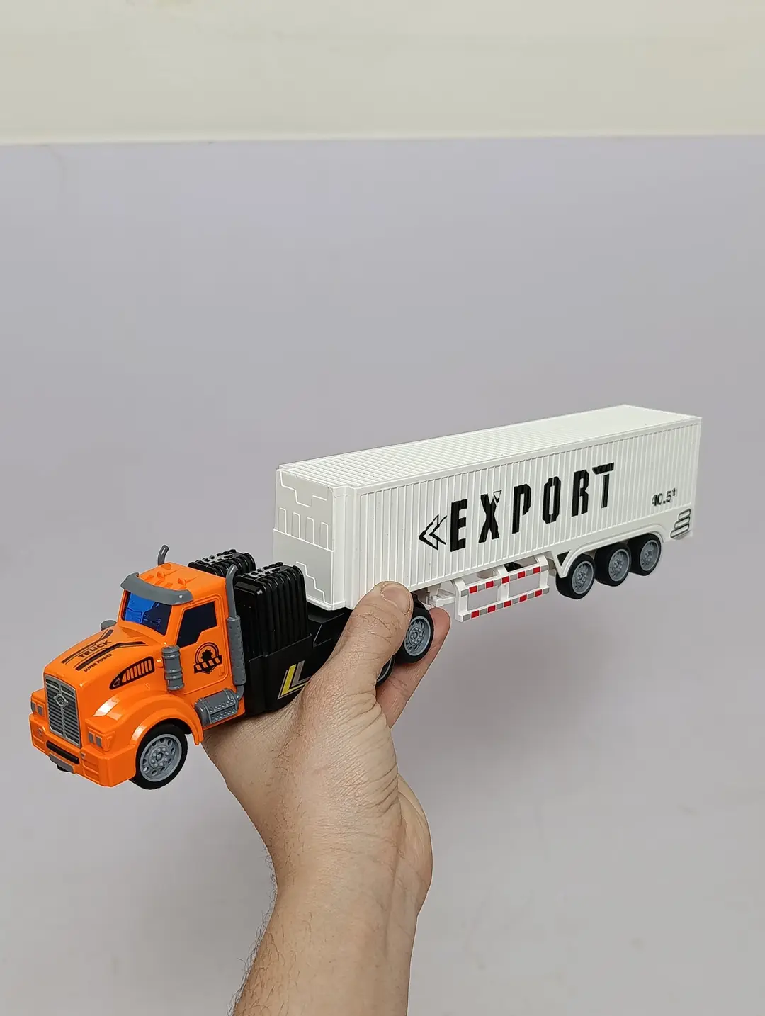 Masofadan boshqariladigan fura Cargo Truck, 1:48, Chiroqlari yonadi — 16-rasm