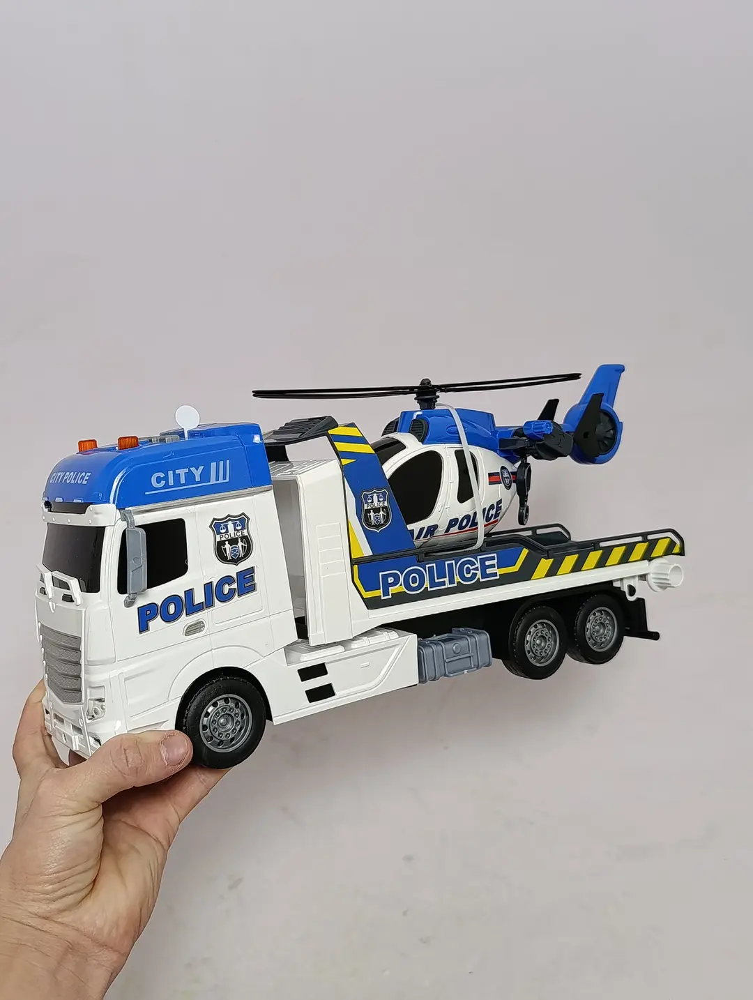 Politsiya evakuator mashinasi va vertolyot City Police, chiroqli va ovozli o'yinchoq to'plami — 4-rasm