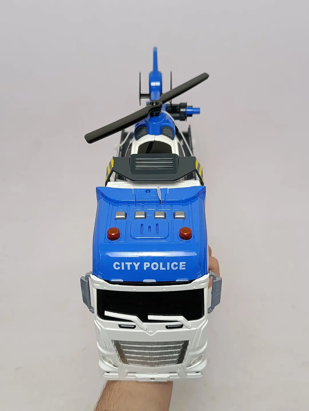 Politsiya evakuator mashinasi va vertolyot City Police, chiroqli va ovozli o'yinchoq to'plami — 8-rasm
