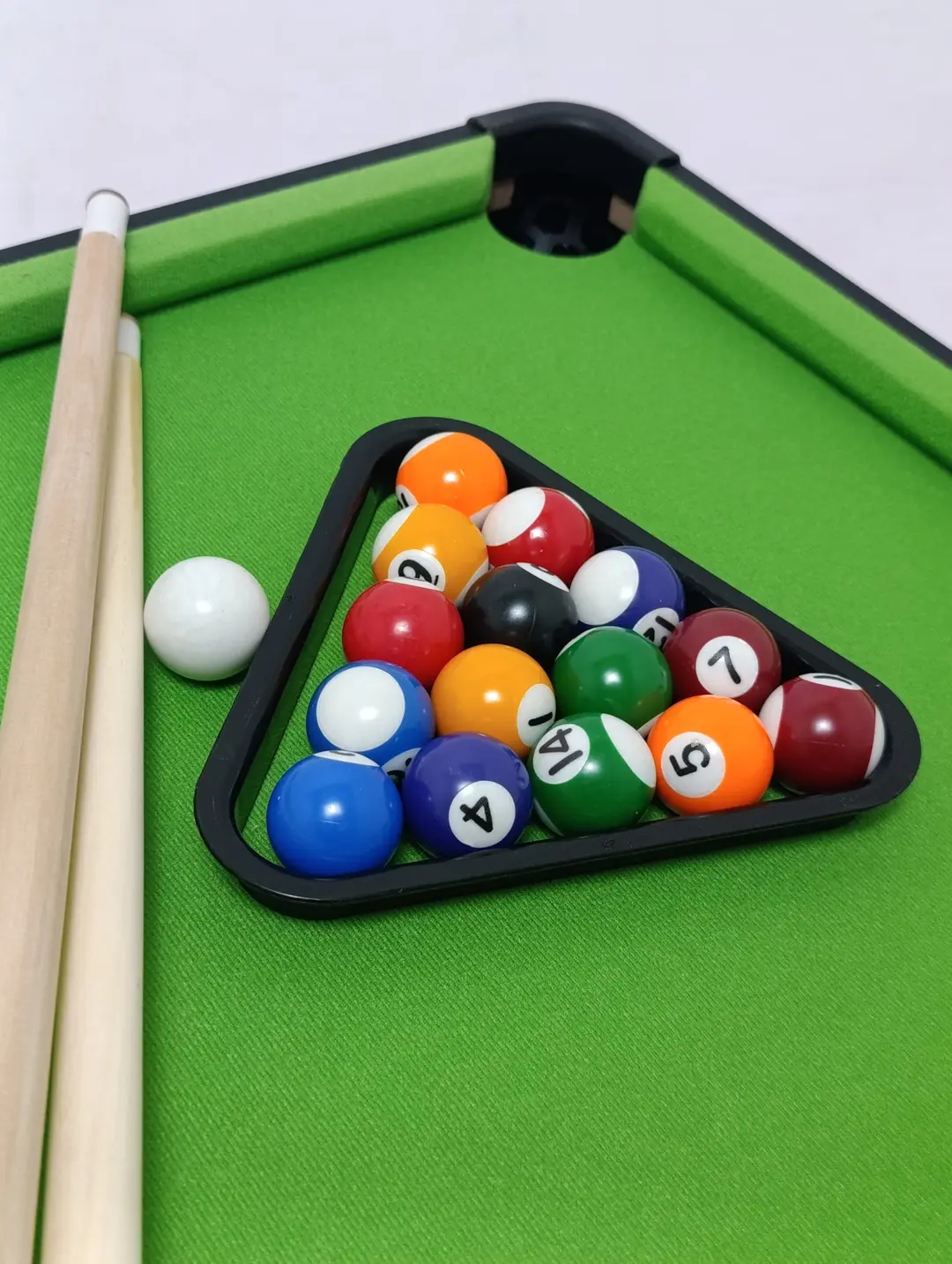Bolalar uchun stol bilyardi to'plami, aksessuarlar bilan mini-bilyard stoli — 5-rasm