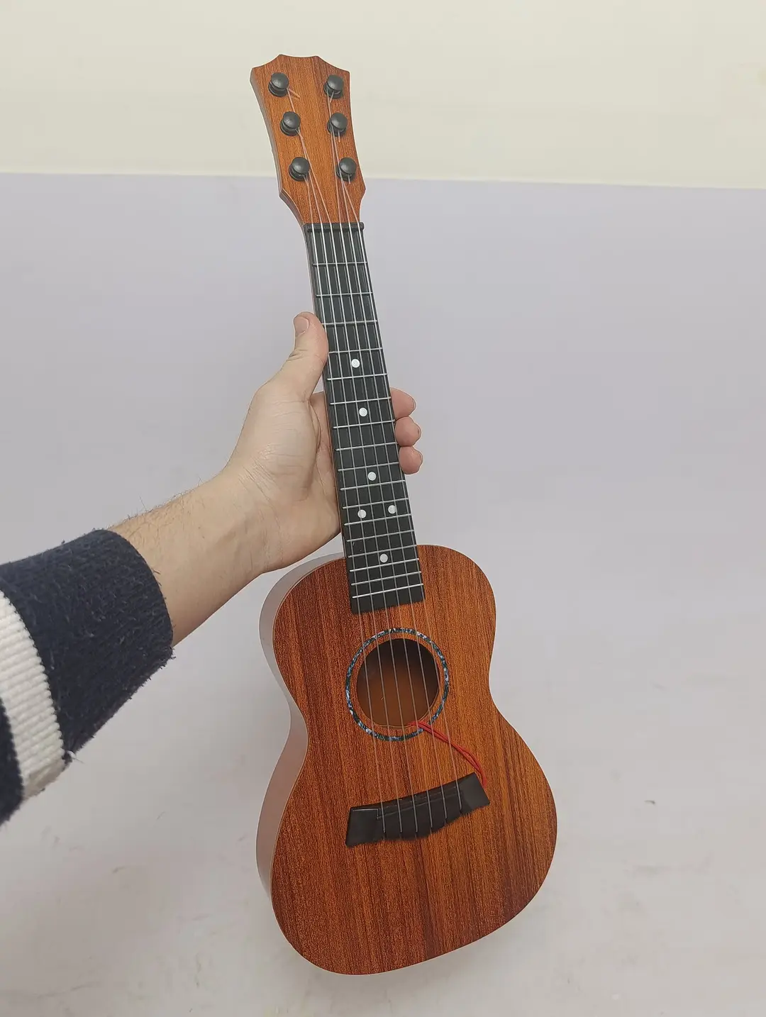 Bolalar uchun olti torli yog'ochsimon gitara, musiqiy o'yinchoq — 3-rasm