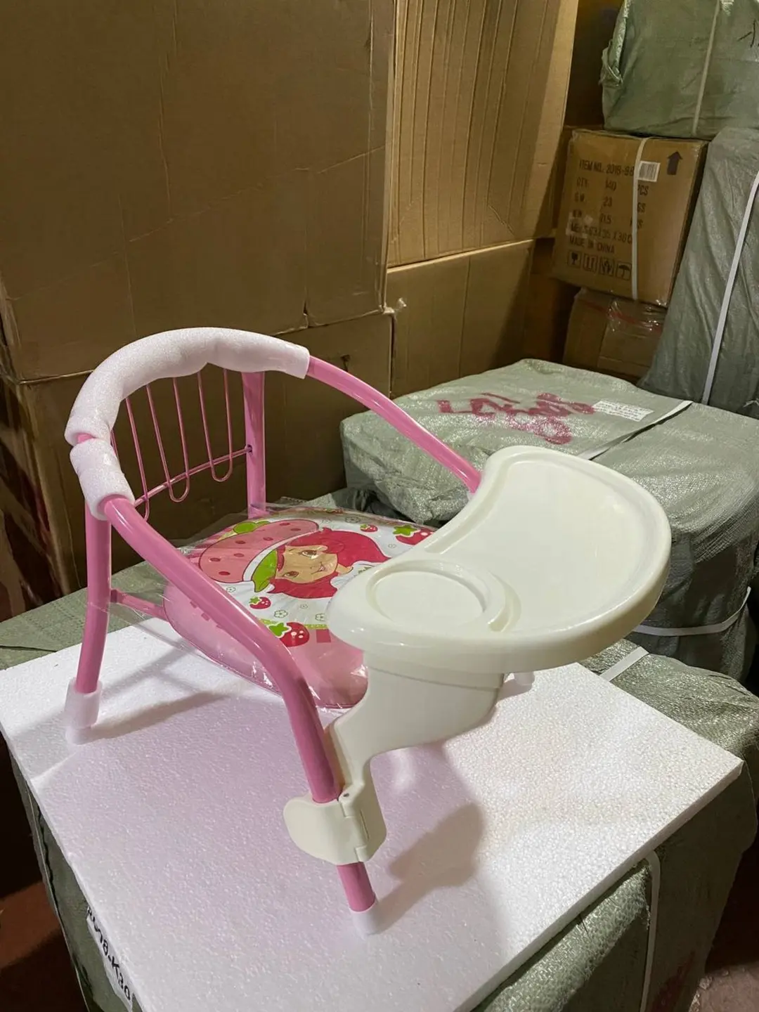 Bolalar ovqatlanish stulchasi, Yumshoq PVX o'rindiq va olinadigan stolcha, 6 oylikdan 3 yoshgacha — 7-rasm