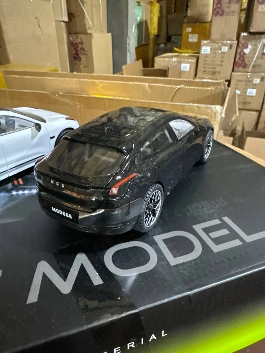 Zeekr 001 metall inersion modeli, Eshik va kapotlari ochiladigan, Bolalar va kolleksiyachilar uchun — 5-rasm