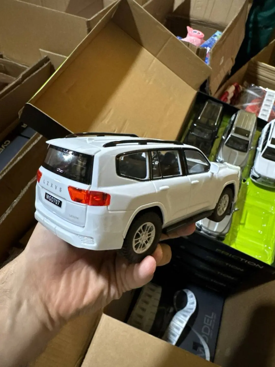 Lexus LX plastik inersion mashinasi, Eshiklari ochiladigan yo'ltanlamas modeli, Bolalar uchun sovg'a — 2-rasm