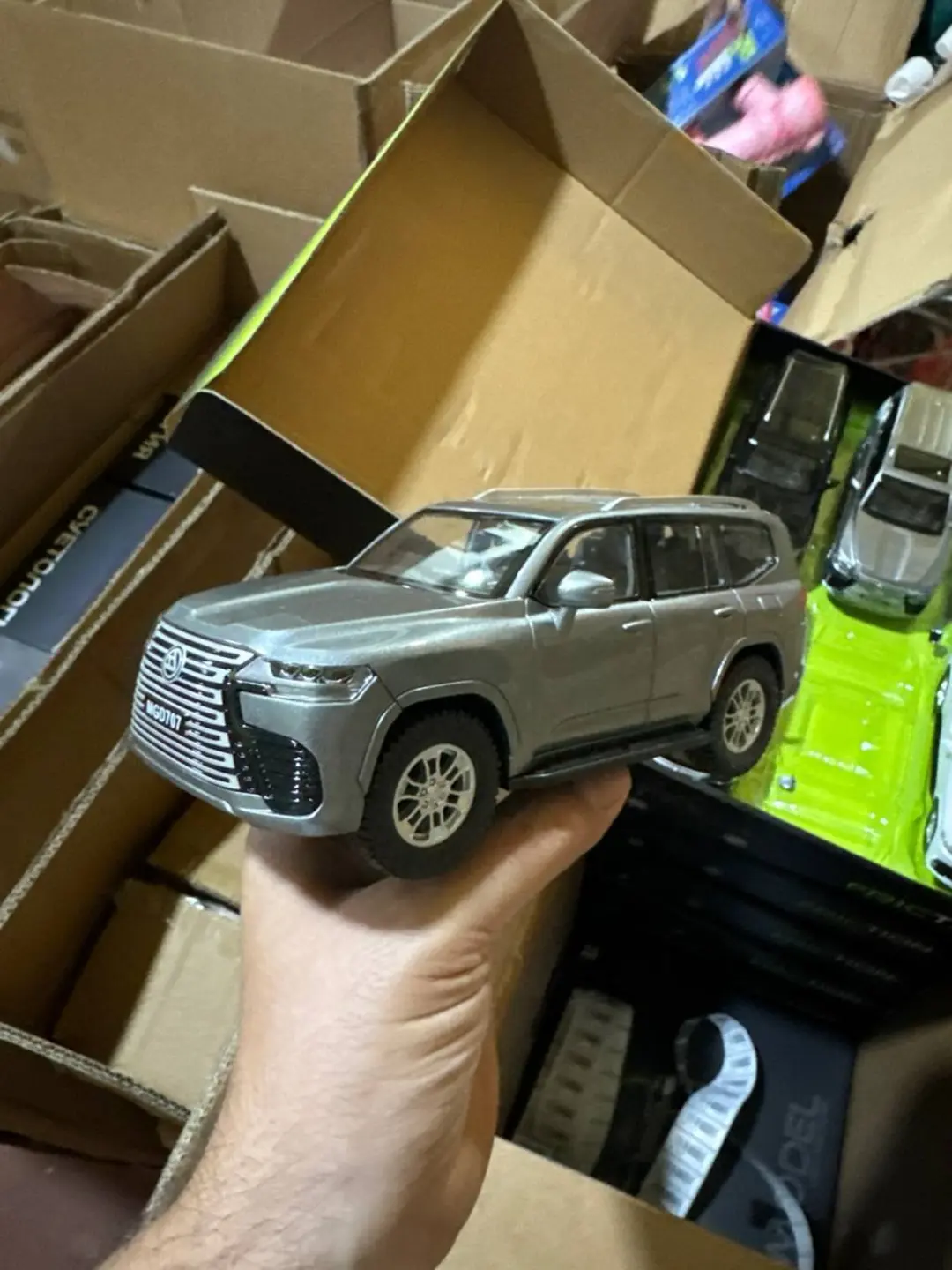 Lexus LX plastik inersion mashinasi, Eshiklari ochiladigan yo'ltanlamas modeli, Bolalar uchun sovg'a — 3-rasm