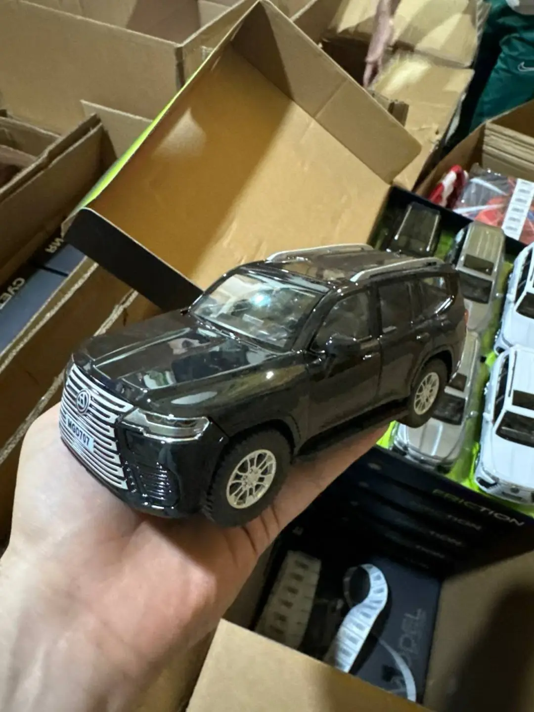 Lexus LX plastik inersion mashinasi, Eshiklari ochiladigan yo'ltanlamas modeli, Bolalar uchun sovg'a — 4-rasm