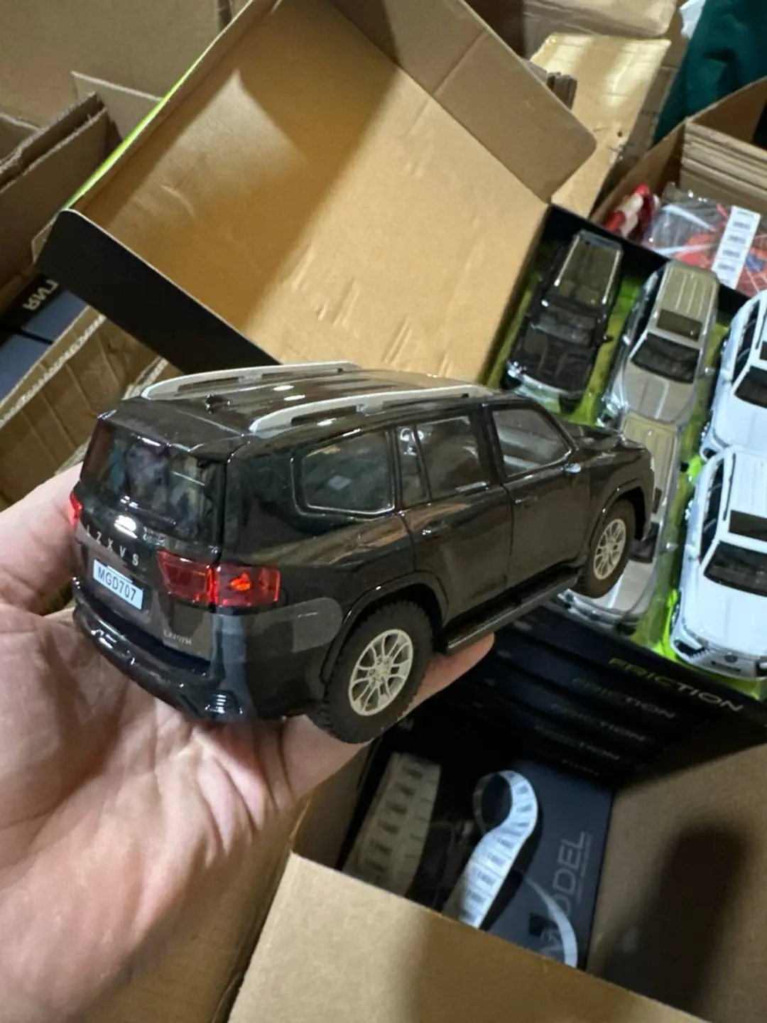 Lexus LX plastik inersion mashinasi, Eshiklari ochiladigan yo'ltanlamas modeli, Bolalar uchun sovg'a — 5-rasm