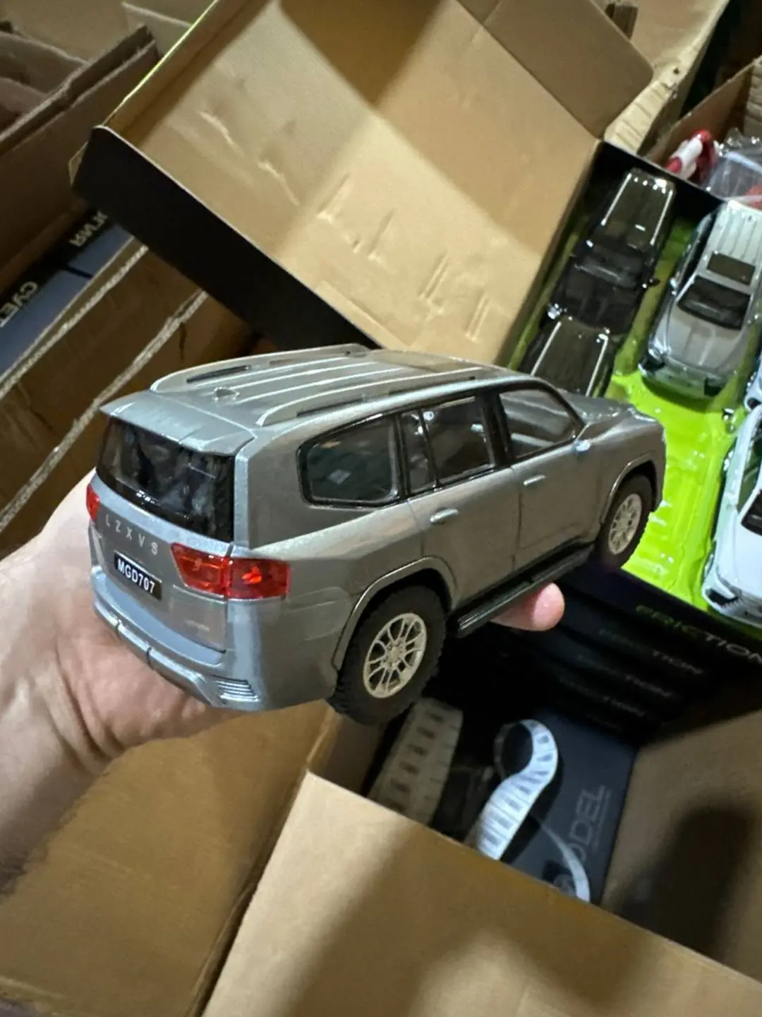 Lexus LX plastik inersion mashinasi, Eshiklari ochiladigan yo'ltanlamas modeli, Bolalar uchun sovg'a — 6-rasm