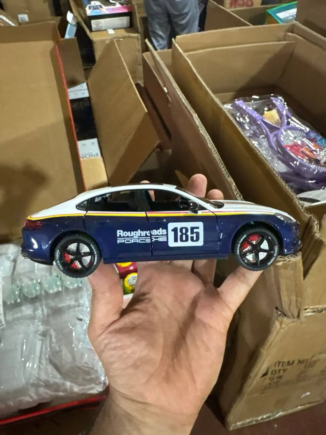 Metall Porsche Panamera Turbo S 1:24, inertsion kolleksiya modeli — 2-rasm