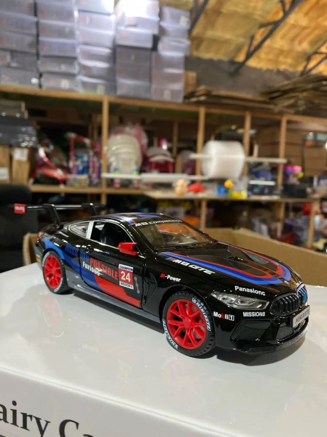 BMW M8 GTE modeli MINIAUTO, Masshtabli poyga mashinasi, Kolleksionerlar uchun — 2-rasm