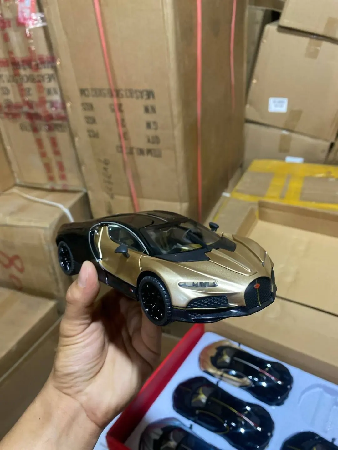 Металлическая модель Bugatti Chiron 1:24, Инерционная со светом и звуком — фото 2