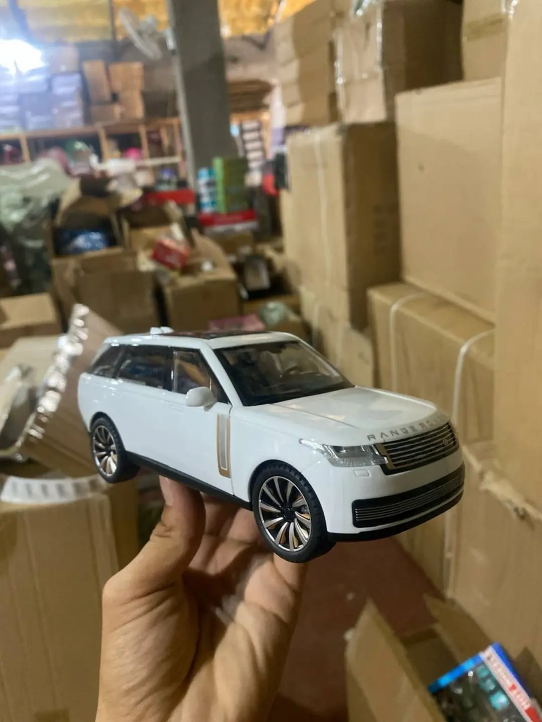 Range Rover metall mashinasi, inersion model, bolalar va kolleksiya uchun — 2-rasm