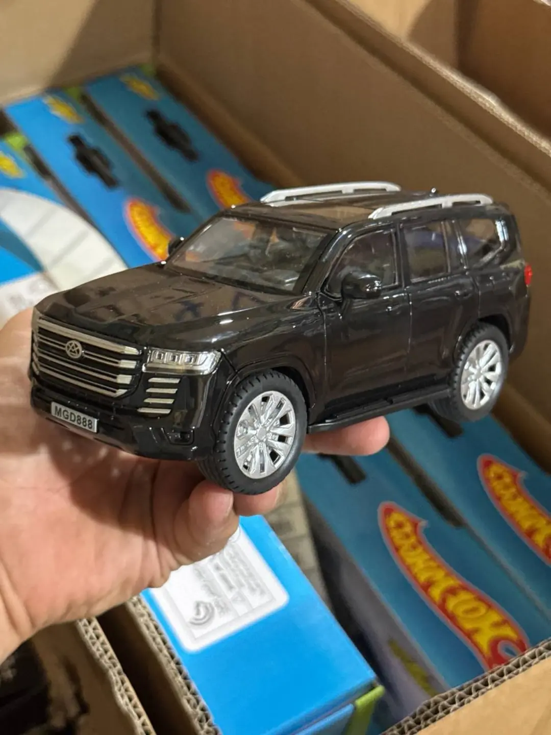 Metall Toyota Land Cruiser 300 modeli, Inersion vnedorojnik, Bolalar uchun