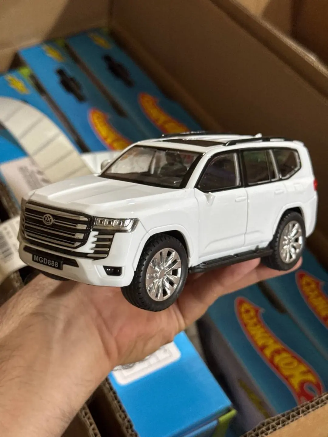 Metall Toyota Land Cruiser 300 modeli, Inersion vnedorojnik, Bolalar uchun — 2-rasm