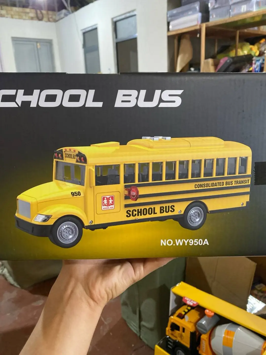 Maktab avtobusi WENYI inersion, 1:16 masshtab, chiroqli va ovozli, ochiladigan eshiklar — 2-rasm