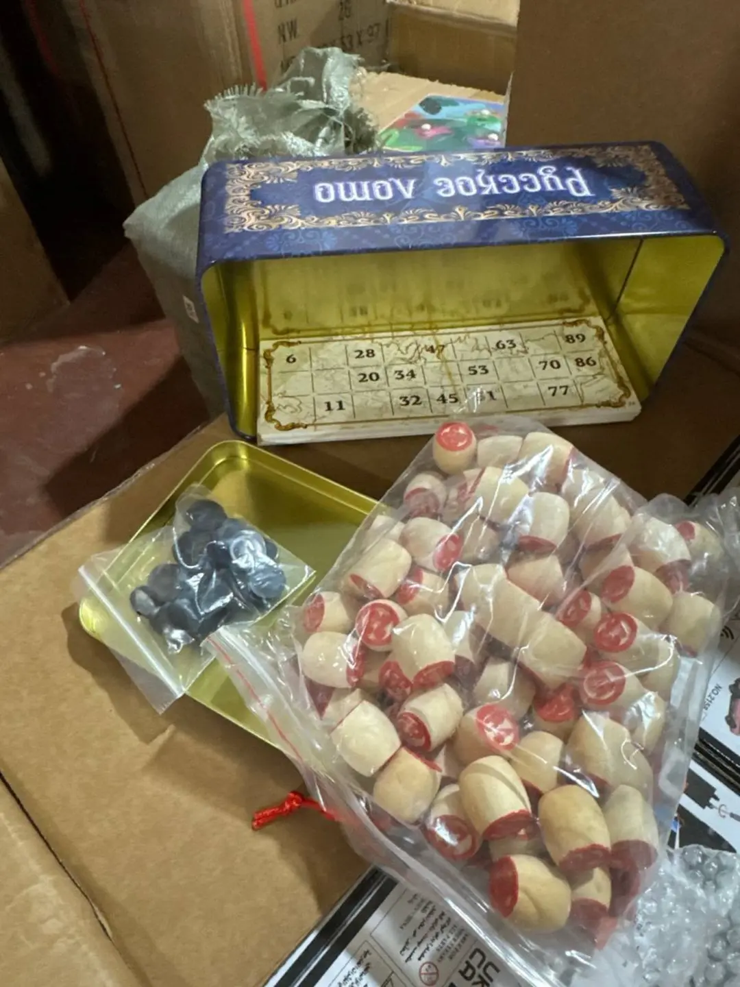 Rus loto stol o'yini, yog'och bochkalar va qalay quti bilan — 2-rasm
