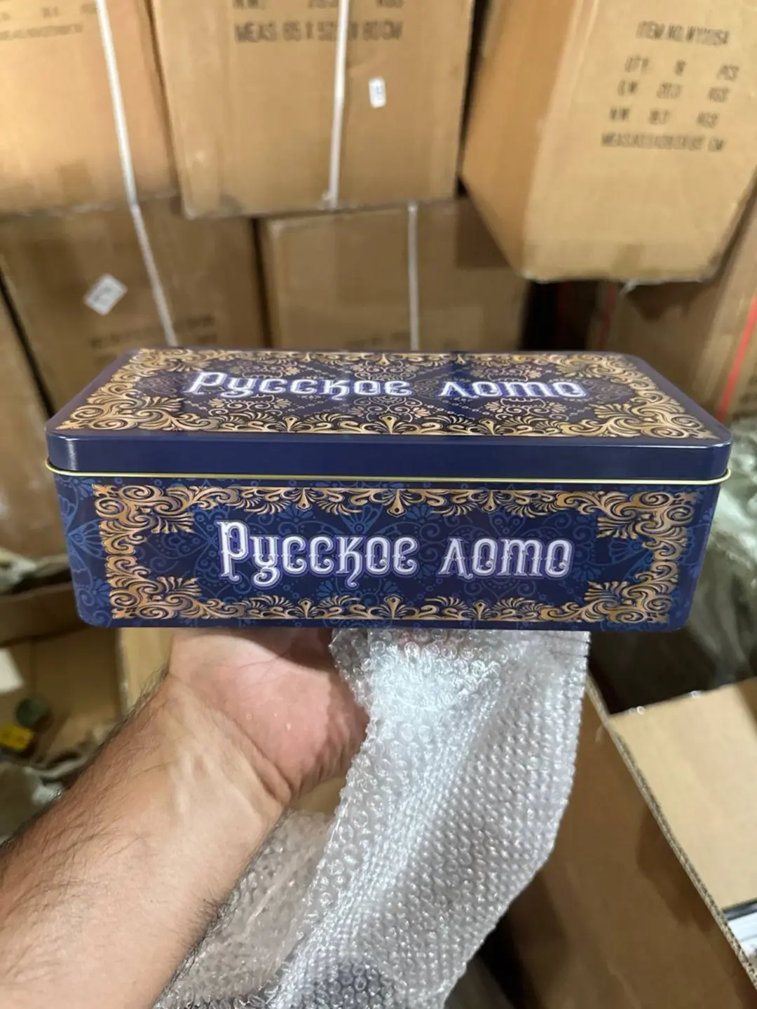 Rus loto stol o'yini, yog'och bochkalar va qalay quti bilan — 3-rasm