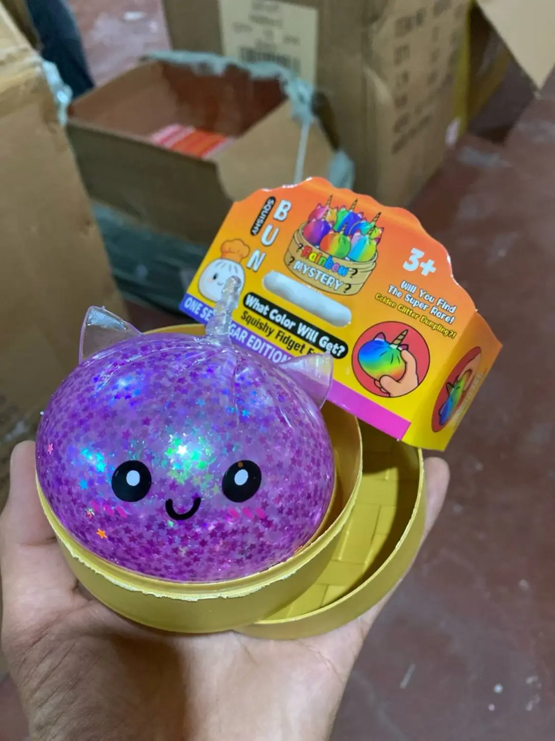 Skvish-antistress Pirojok Mystery Bun Rainbow Mystery, bolalar uchun syurpriz o'yinchoq