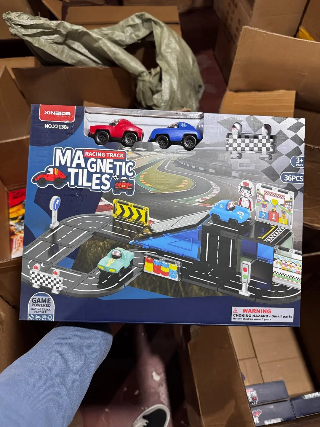 Магнитный автотрек Racing Track с дорожными знаками и машинками, 36 деталей